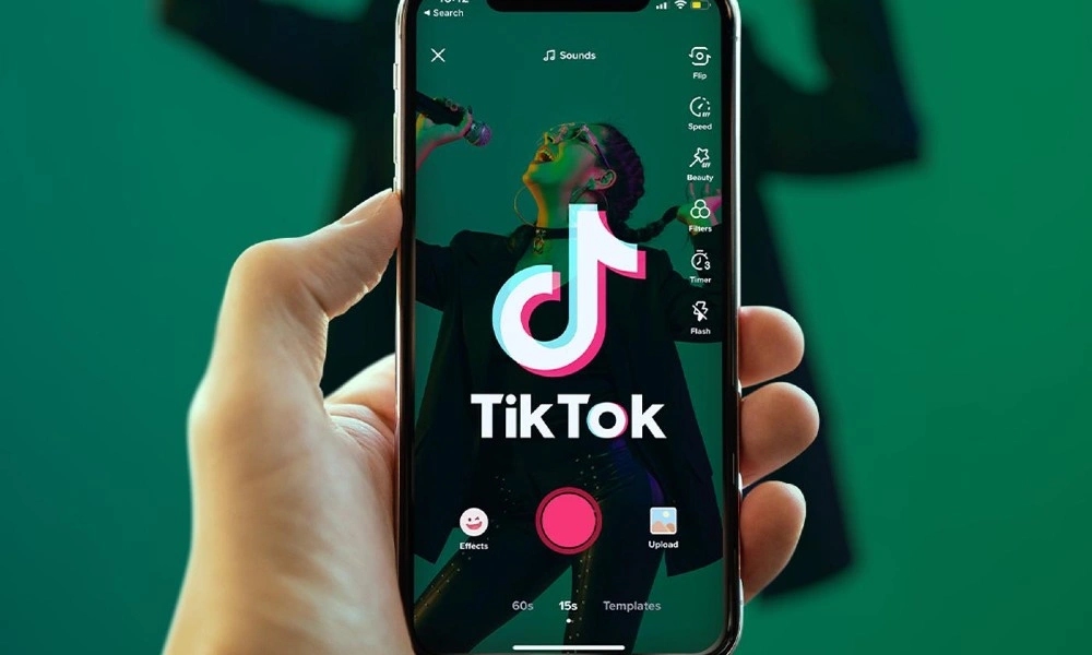 Pake musik yang lagi hits dan viral di Tiktok juga
